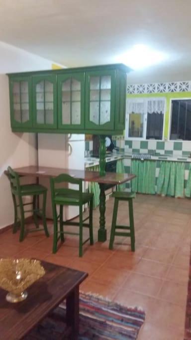 Habitacion En Un Bajo 2 Camas Individual Casa Compartida Abades  エクステリア 写真