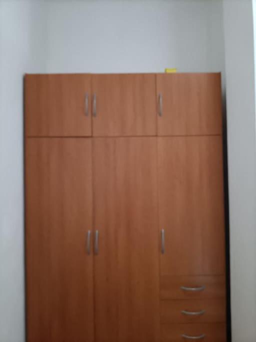 Habitacion En Un Bajo 2 Camas Individual Casa Compartida Abades  エクステリア 写真