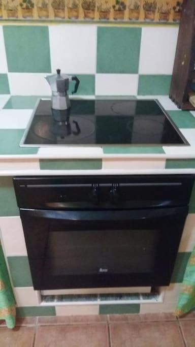Habitacion En Un Bajo 2 Camas Individual Casa Compartida Abades  エクステリア 写真