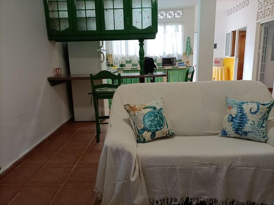 Habitacion En Un Bajo 2 Camas Individual Casa Compartida Abades  エクステリア 写真