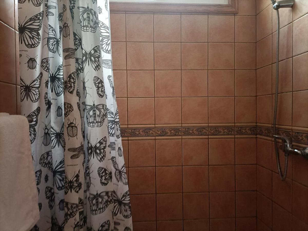 Habitacion En Un Bajo 2 Camas Individual Casa Compartida Abades  エクステリア 写真