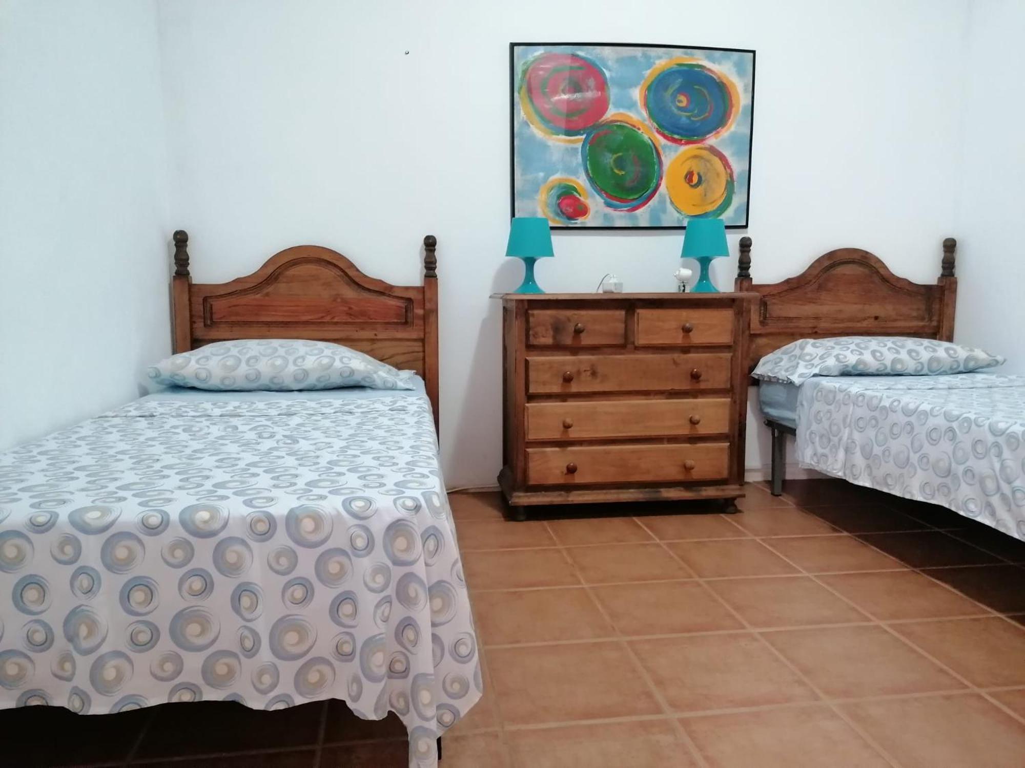 Habitacion En Un Bajo 2 Camas Individual Casa Compartida Abades  エクステリア 写真