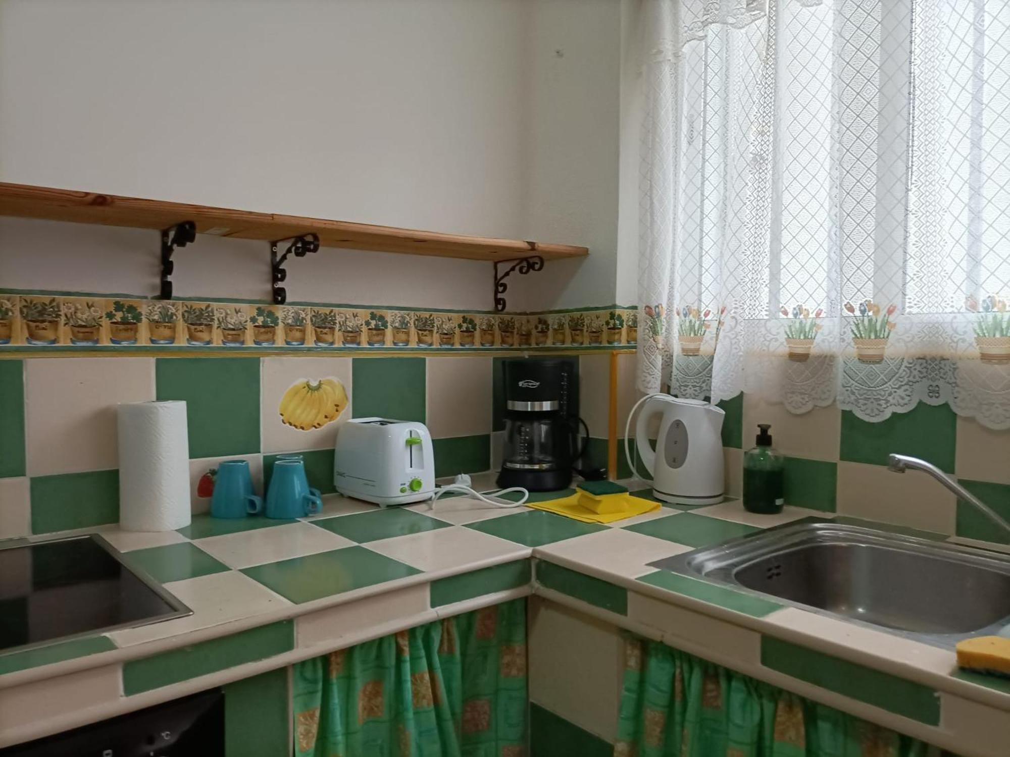 Habitacion En Un Bajo 2 Camas Individual Casa Compartida Abades  エクステリア 写真