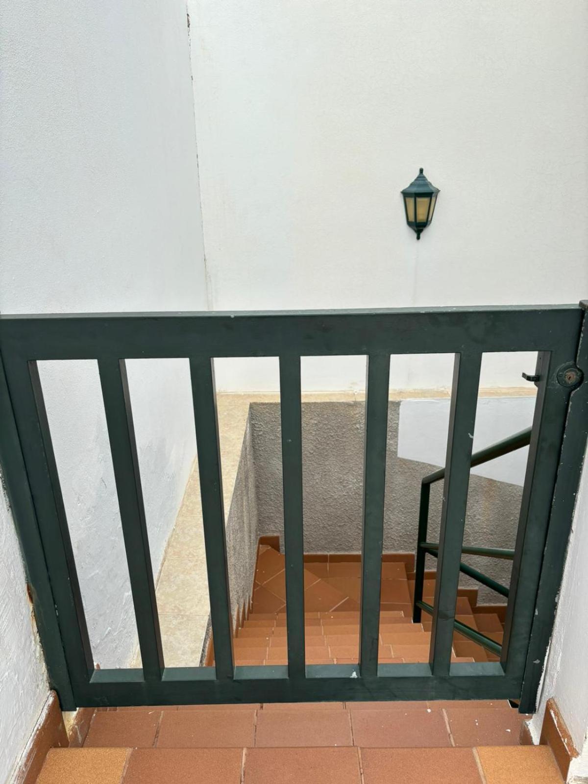 Habitacion En Un Bajo 2 Camas Individual Casa Compartida Abades  エクステリア 写真