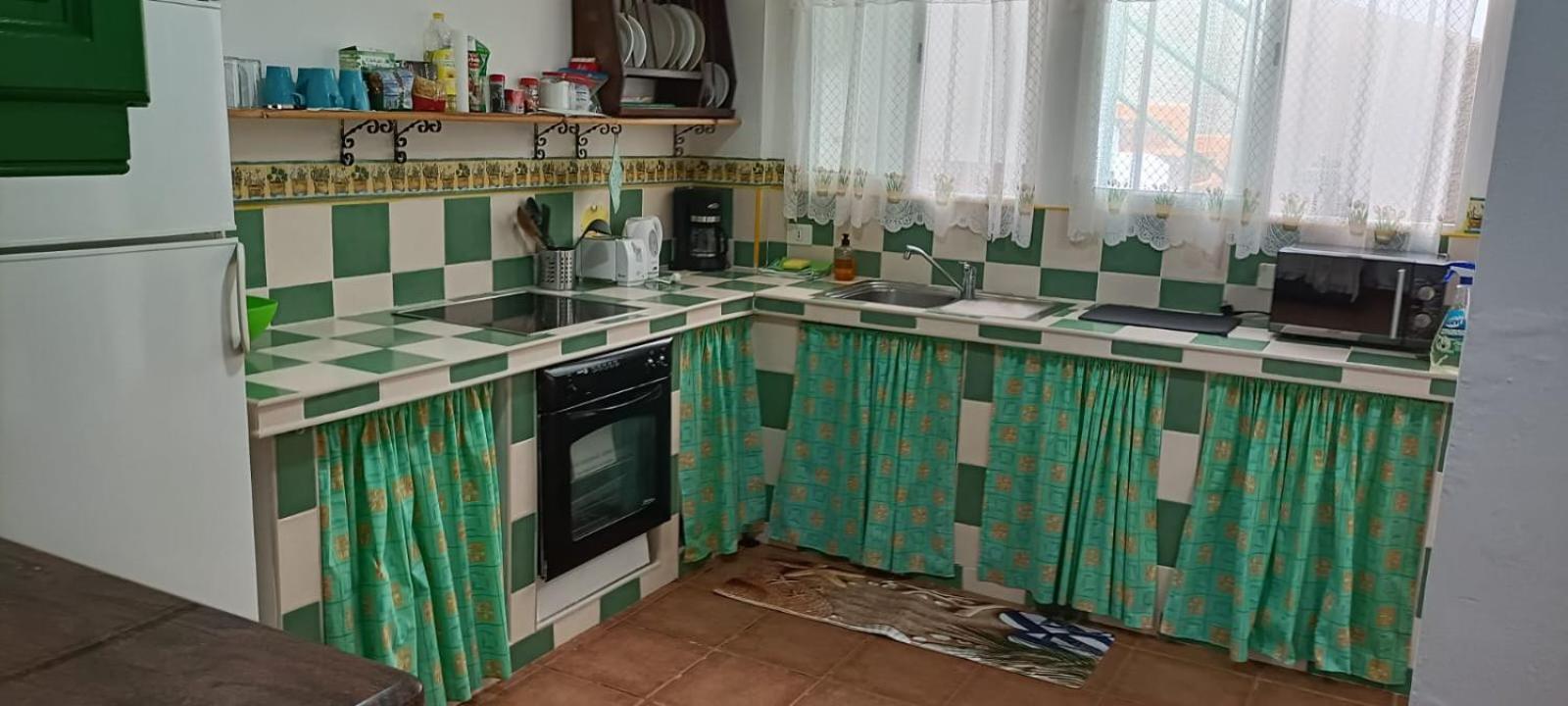 Habitacion En Un Bajo 2 Camas Individual Casa Compartida Abades  エクステリア 写真