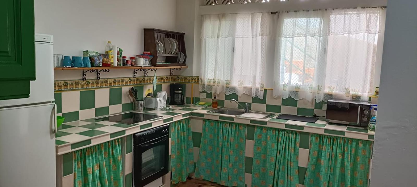 Habitacion En Un Bajo 2 Camas Individual Casa Compartida Abades  エクステリア 写真