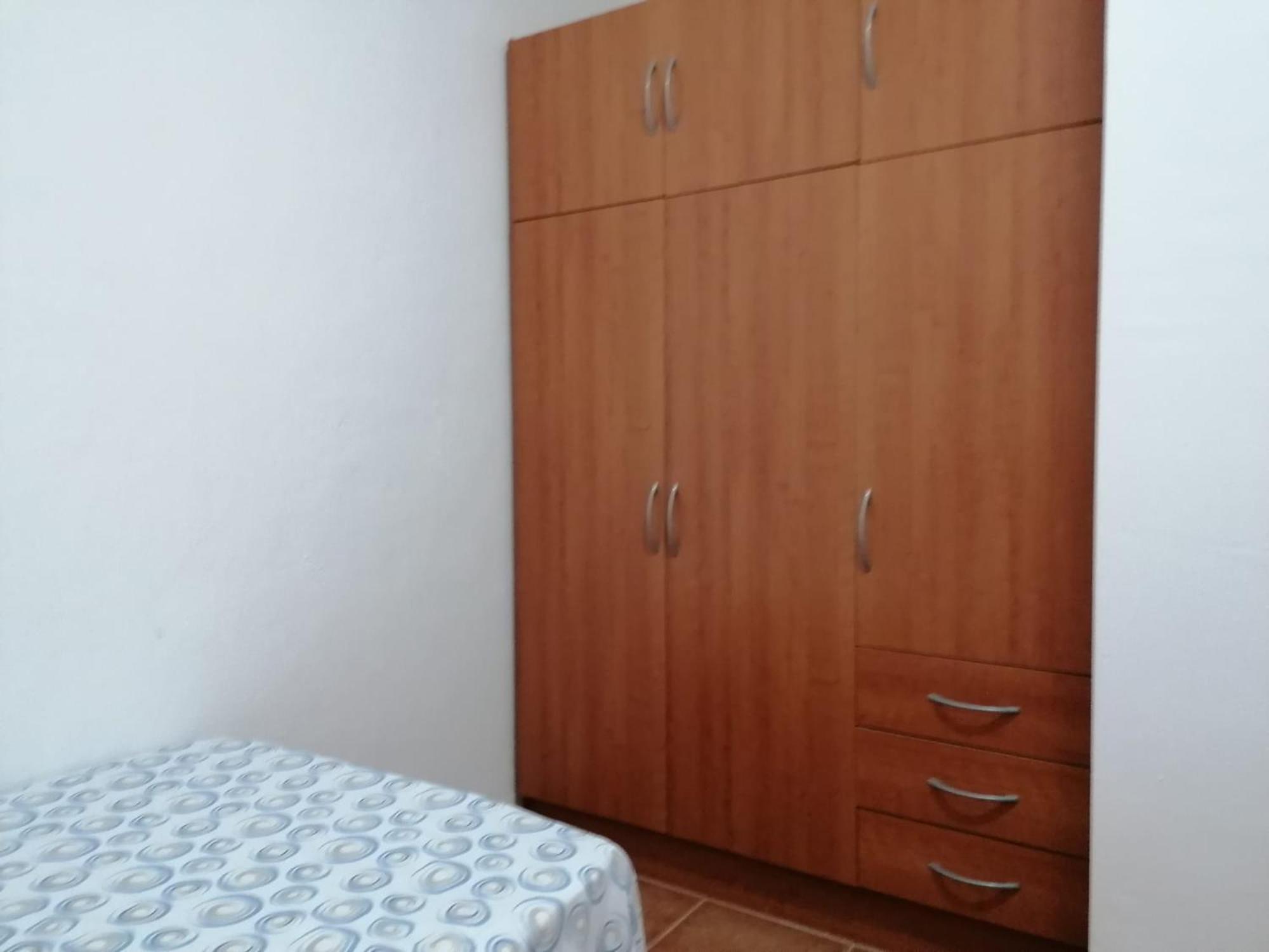 Habitacion En Un Bajo 2 Camas Individual Casa Compartida Abades  エクステリア 写真