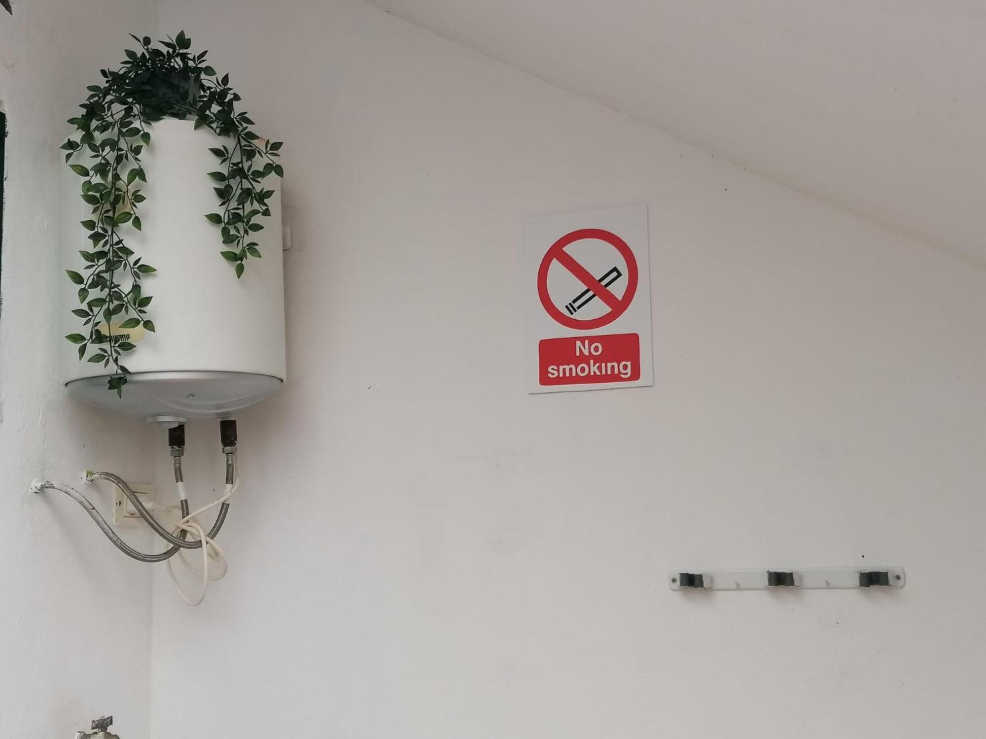 Habitacion En Un Bajo 2 Camas Individual Casa Compartida Abades  エクステリア 写真
